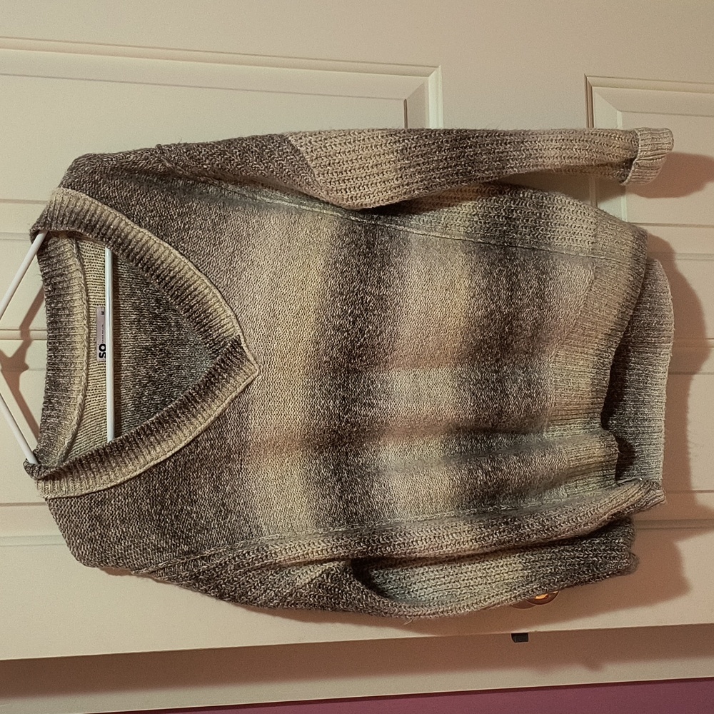 Sweater new w/out tags